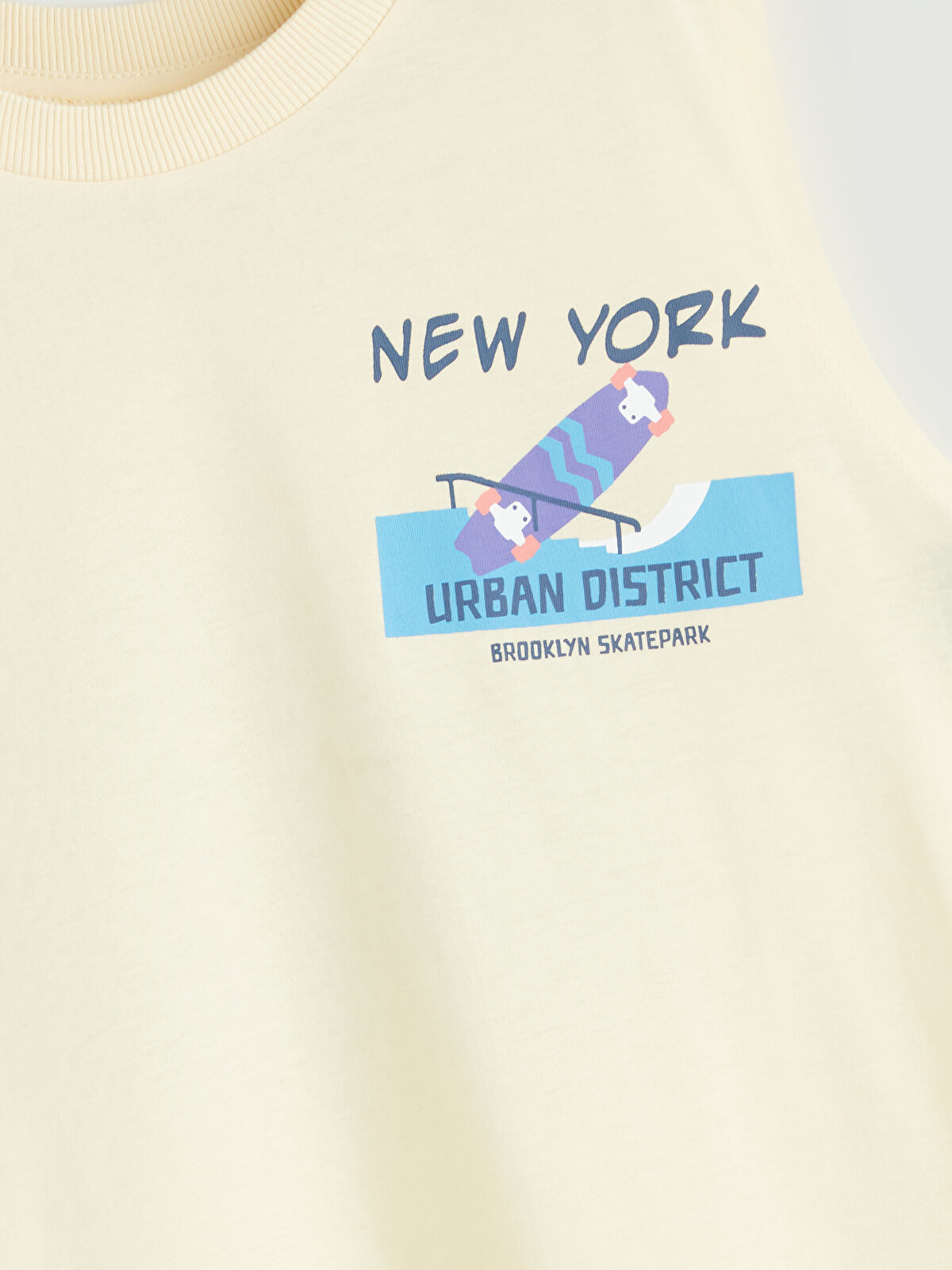 تاپ پسرانه 30515 سایز 6 تا 14 سال کد 2 مارک LC WAIKIKI