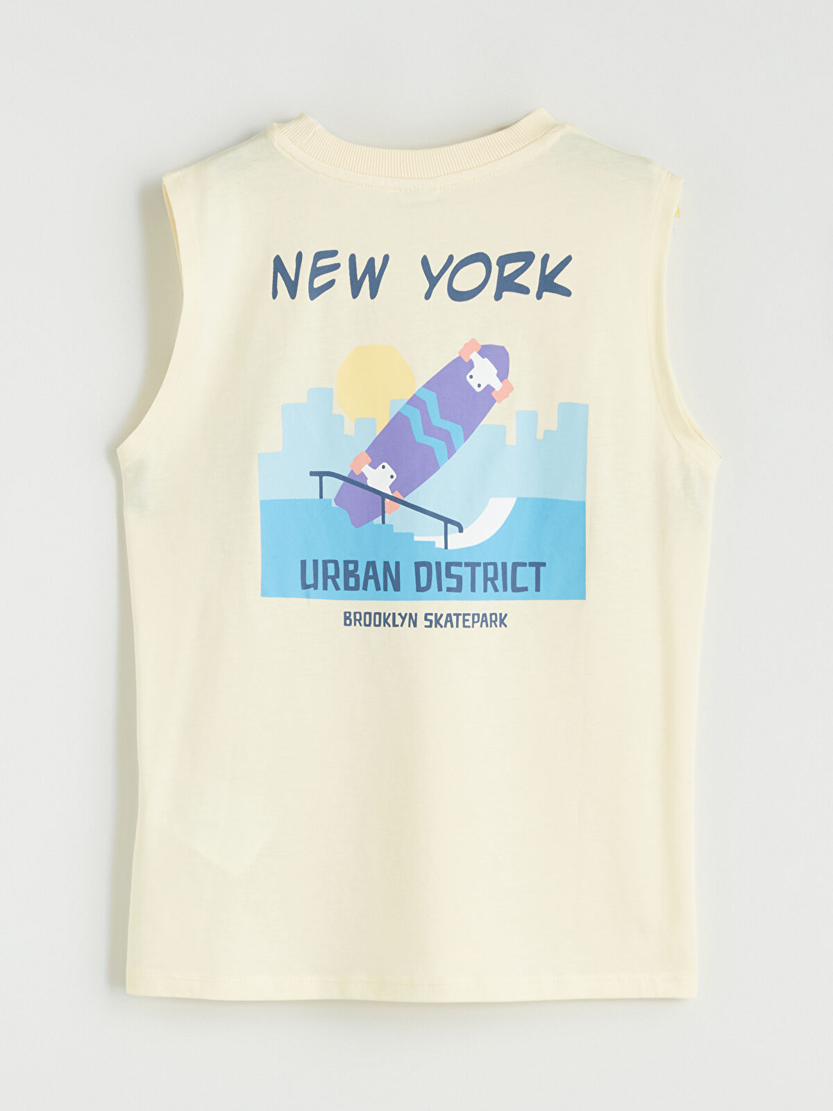 تاپ پسرانه 30515 سایز 6 تا 14 سال کد 2 مارک LC WAIKIKI