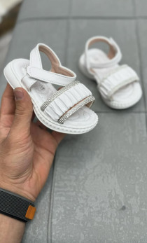 صندل دخترانه نگینی سایز 25 تا 30کد 2040