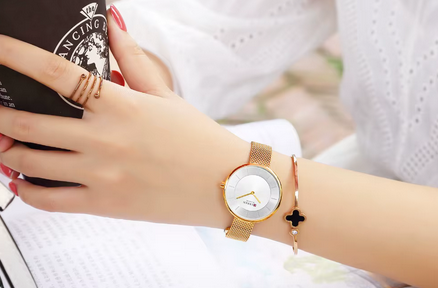 ساعت مچی زنانه برند CURREN 9030 کد 2299