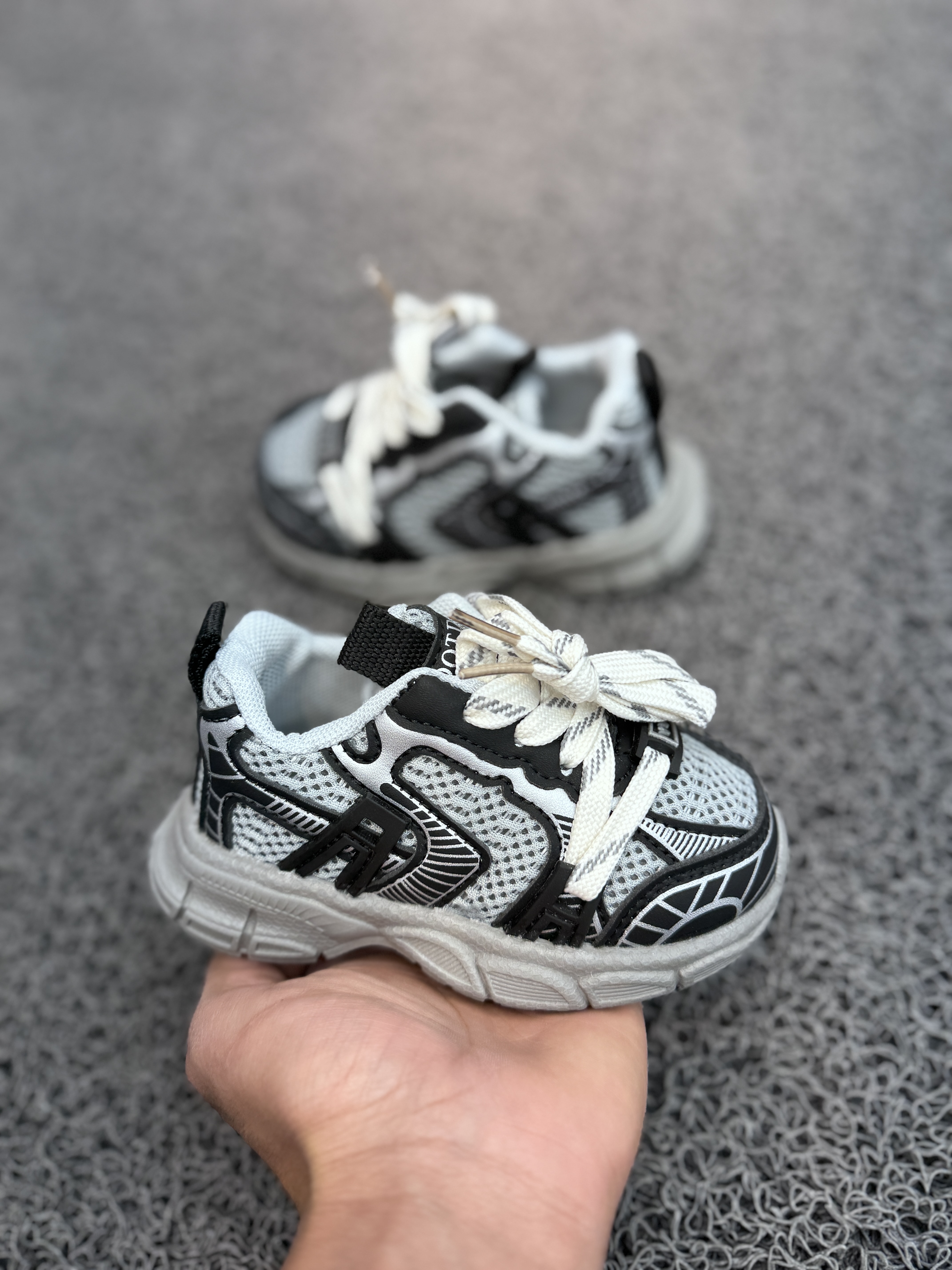 کفش اسپورت مارک K shoes  سایز 21 تا 25 کد 2102