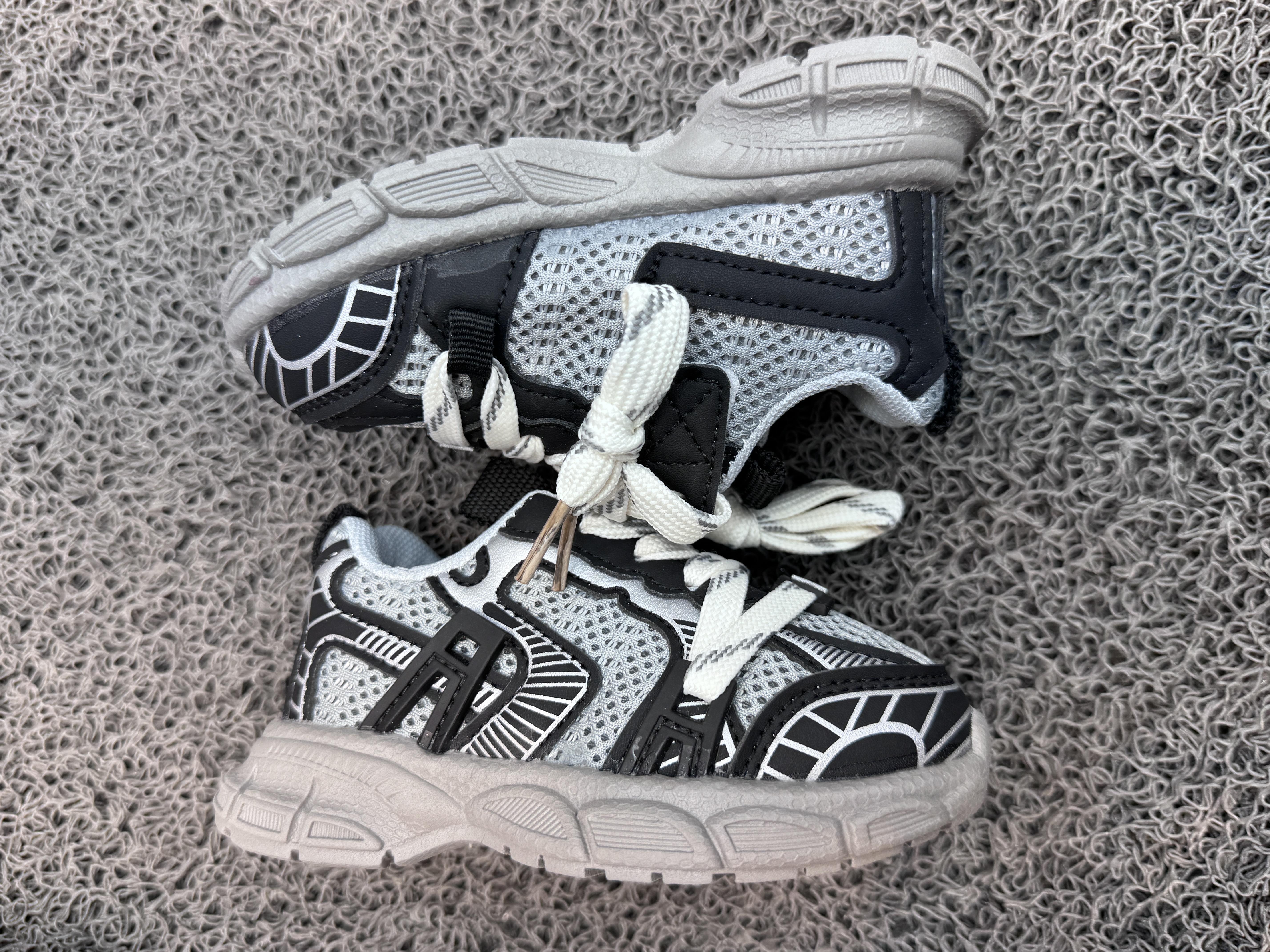 کفش اسپورت مارک K shoes  سایز 21 تا 25 کد 2102