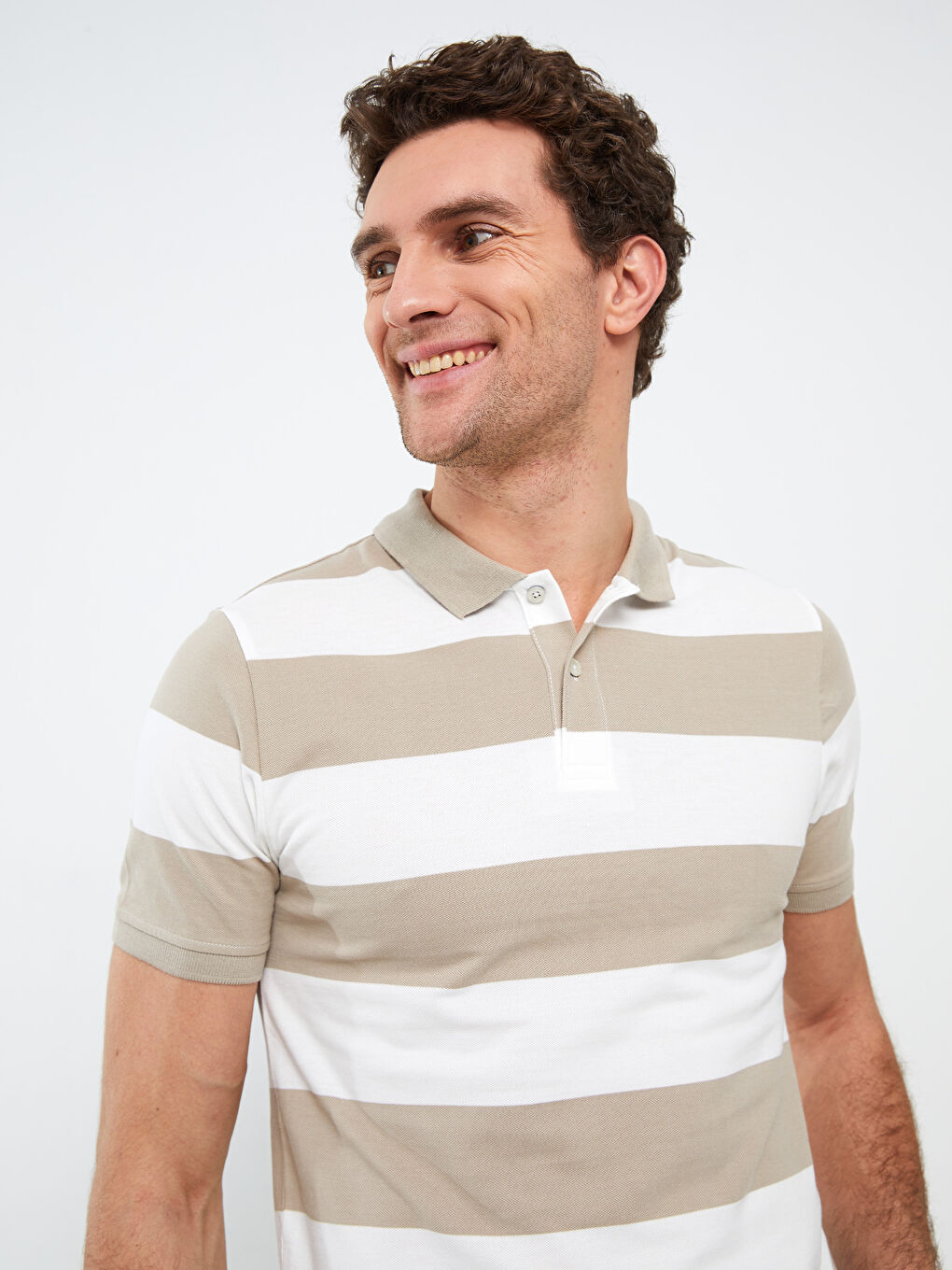 تی شرت یقه دار مردانه 30365 مارک LC WALKIKI